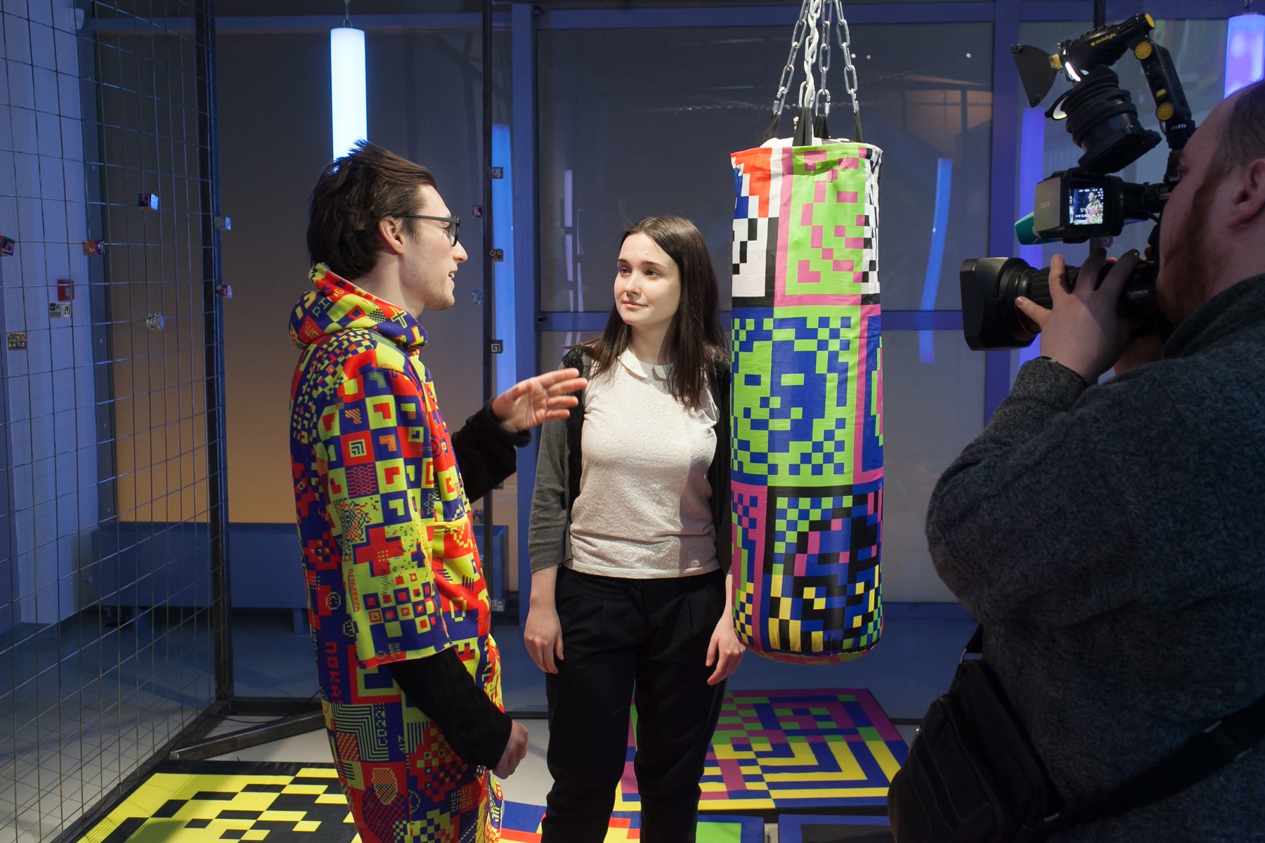 Visitors and camera crew near the punching bag in Ici on danse